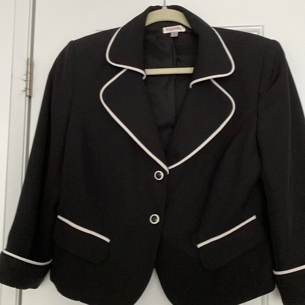 Vintage cropped blazer with shoulder pads and piping.  Lightly worn